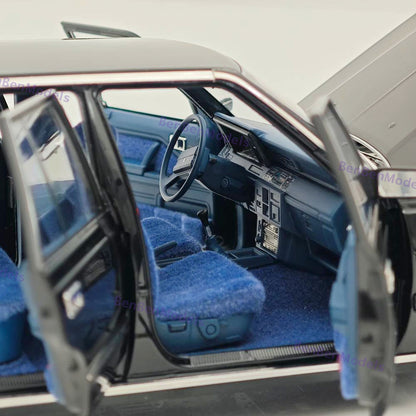 1/18 Toyota Crown Seventh Generation MS122 Black / Blue Interior Diecast