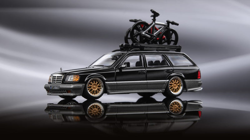 Mortal 1:64 Mercedes-Benz S124 Wagon Diecast Toys Car Models Collection Gifts Black/Green