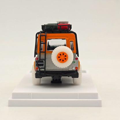 Master 1:64 pour Land Rover Defender Van Gulf Vernis Jouets moulés sous pression Modèles de voitures Miniature Hobby Cadeaux de collection 