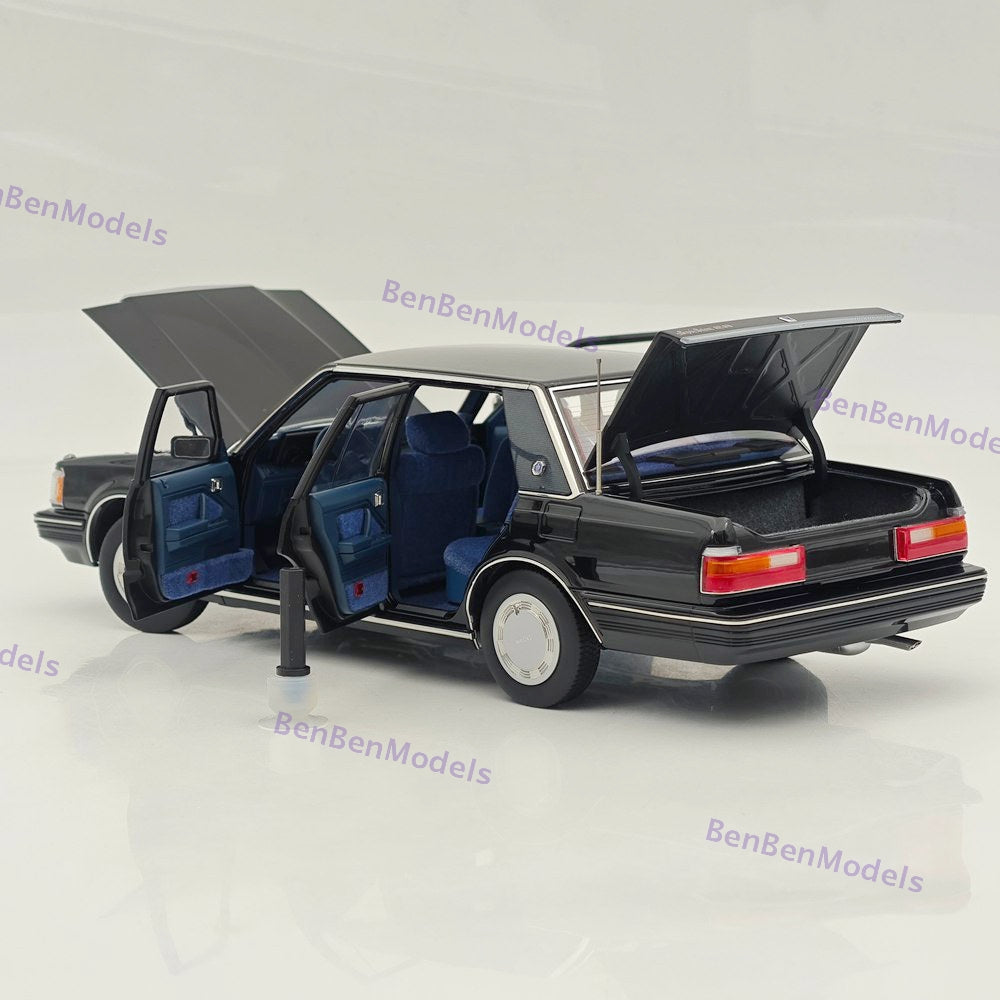 1/18 Toyota Crown Seventh Generation MS122 Black / Blue Interior Diecast