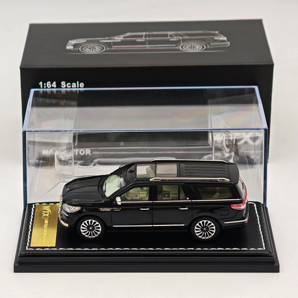 1:64 Navigator L SUV Model, Retractable Step Suspension Steering White/Black WTX