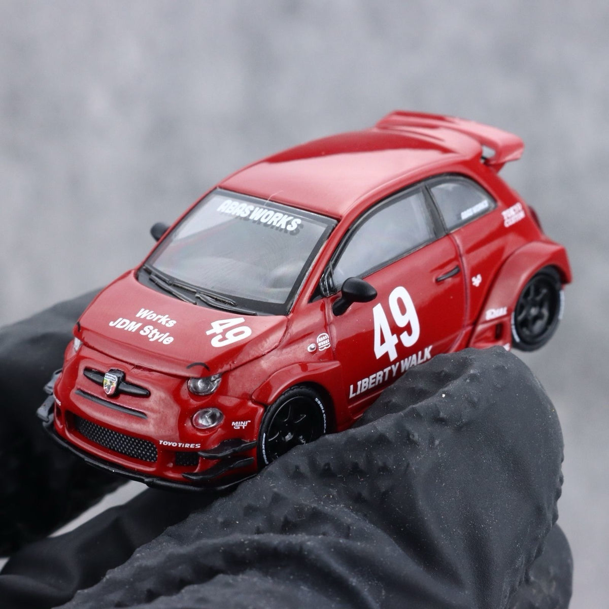 MINI GT 1:64 FIAT Abarth 595 LBWK Miniature de voiture moulée sous pression 963 #49 Cadeaux de collection de course en boîte