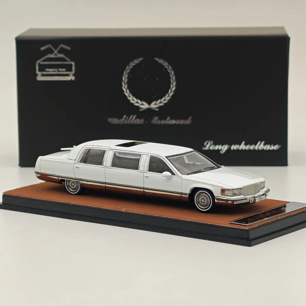 XiaoGuang 1/64 Fleetwood extended edition White Alloy Diecast Models Car Collection