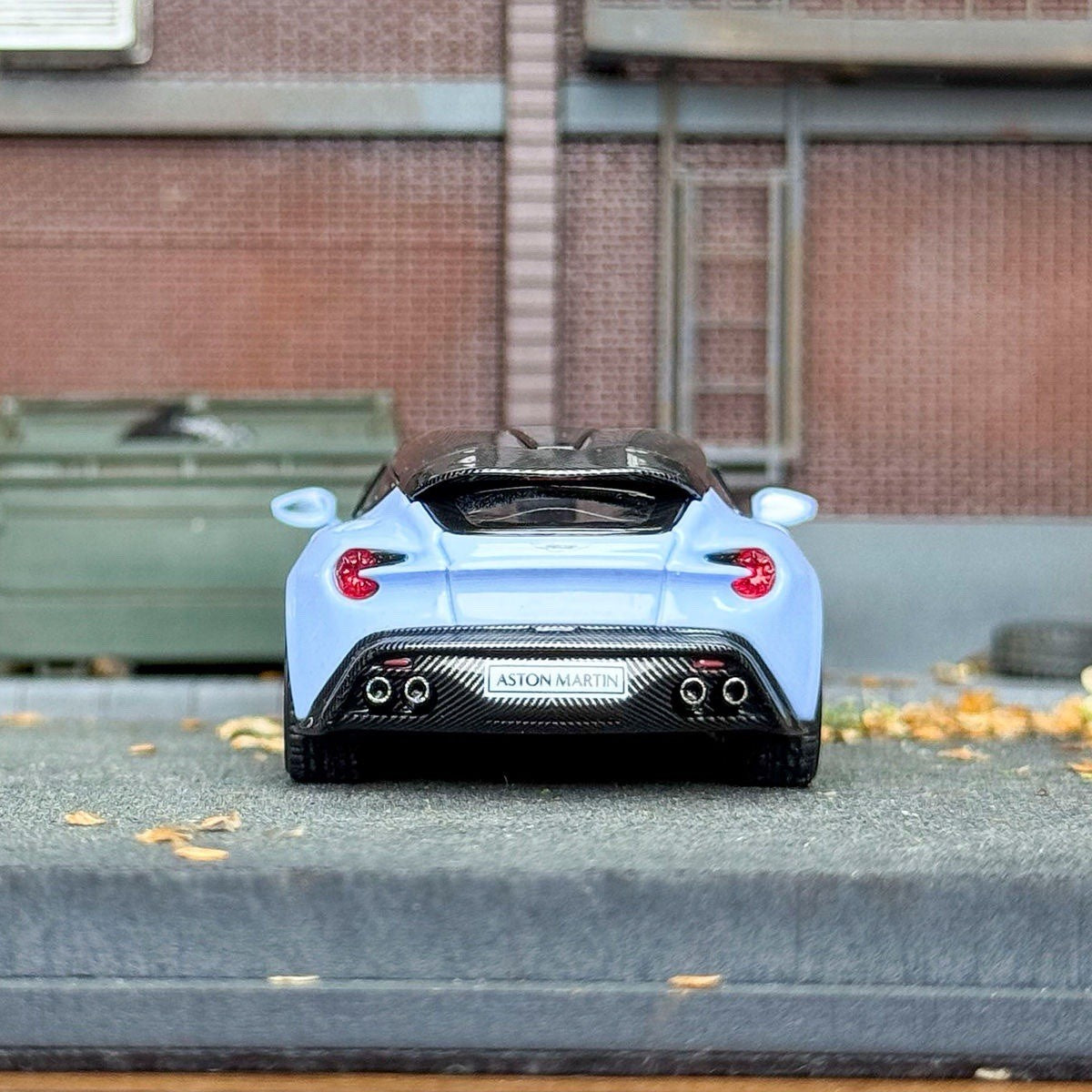 KING MODEL 1:64 Aston Martin Vanquish Zagato Shooting Brake Diecast Toys Car Model Gifts