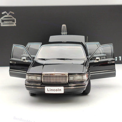 1/18 Lincoln Towncar V8 1993-1995 (Leather seat) Super Diecast models Car