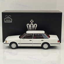 1/18 Toyota Crown MS122 7th gen White Red Interior Alloy Diecast Model Car