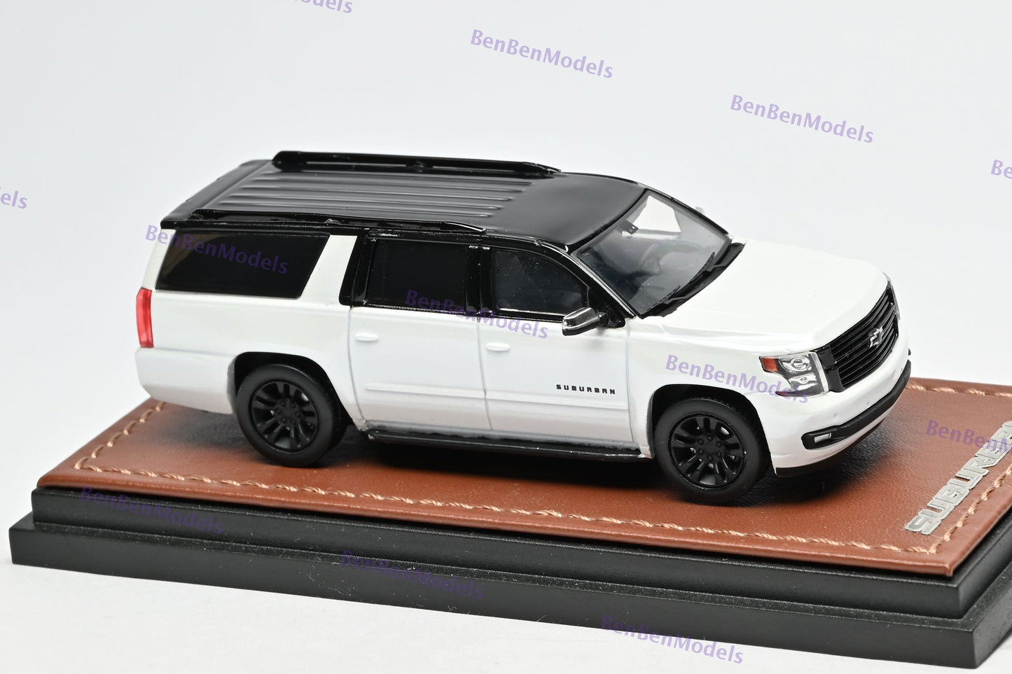 Pre-sale 1:64 GOC 2015 Chevrolet Suburban Full Sized SUV Customized Ver. Diecast
