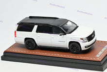 Pre-sale 1:64 GOC 2015 Chevrolet Suburban Full Sized SUV Customized Ver. Diecast