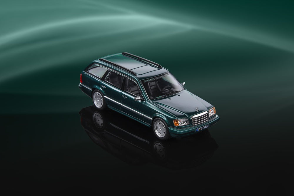 Voiture Mercedes-Benz S124 Wagon moulée sous pression à l'échelle 1:64, modèle réduit, collection, cadeaux, noir/vert 