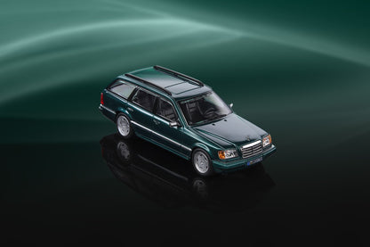 Voiture Mercedes-Benz S124 Wagon moulée sous pression à l'échelle 1:64, modèle réduit, collection, cadeaux, noir/vert 