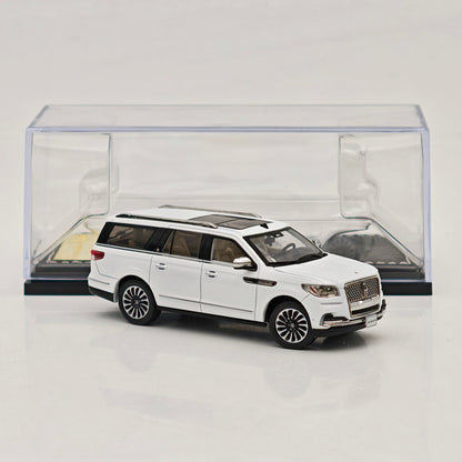 1:64 Navigator L SUV Model, Retractable Step Suspension Steering White/Black WTX