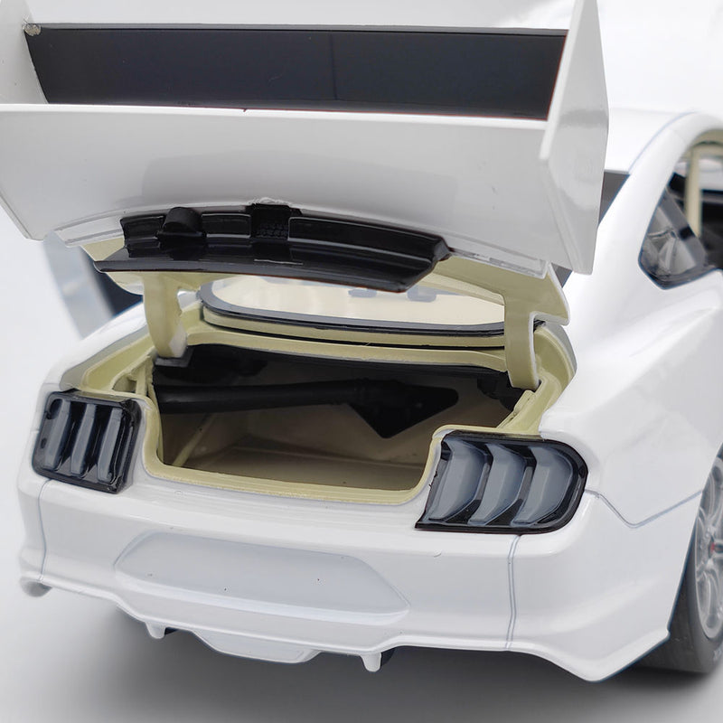 1/18 Authentic FORD MUSTANG GT GLOSS WHITE PLAIN BODY EDITION