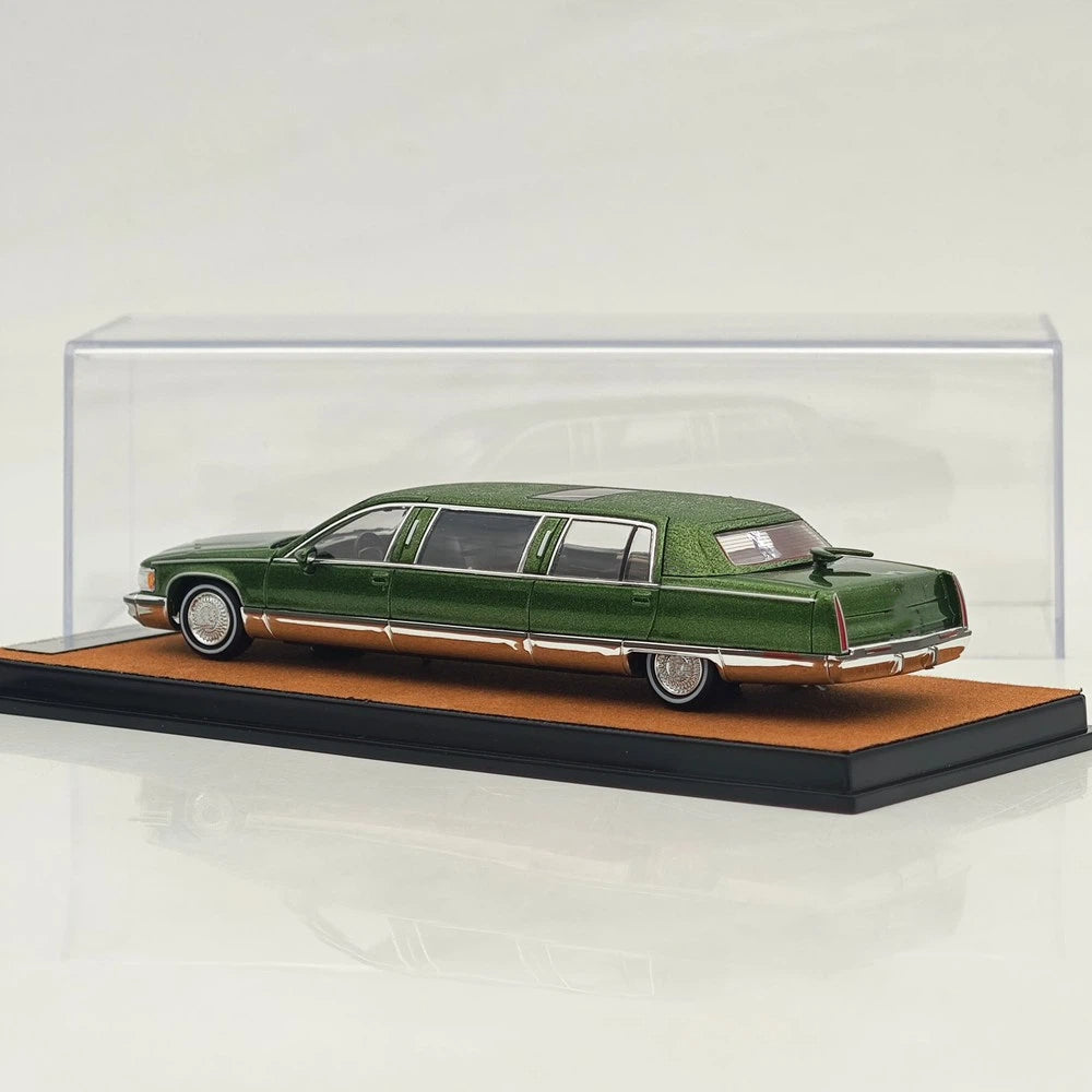 XiaoGuang 1:64 Scale Fleetwood Limousine Diecast Car Model Limited Edition Collection
