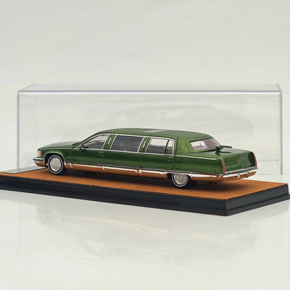 XiaoGuang 1:64 Scale Fleetwood Limousine Diecast Car Model Limited Edition Collection