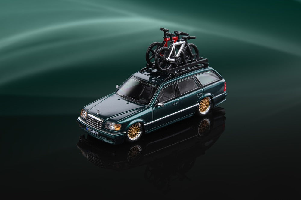 Voiture Mercedes-Benz S124 Wagon moulée sous pression à l'échelle 1:64, modèle réduit, collection, cadeaux, noir/vert 
