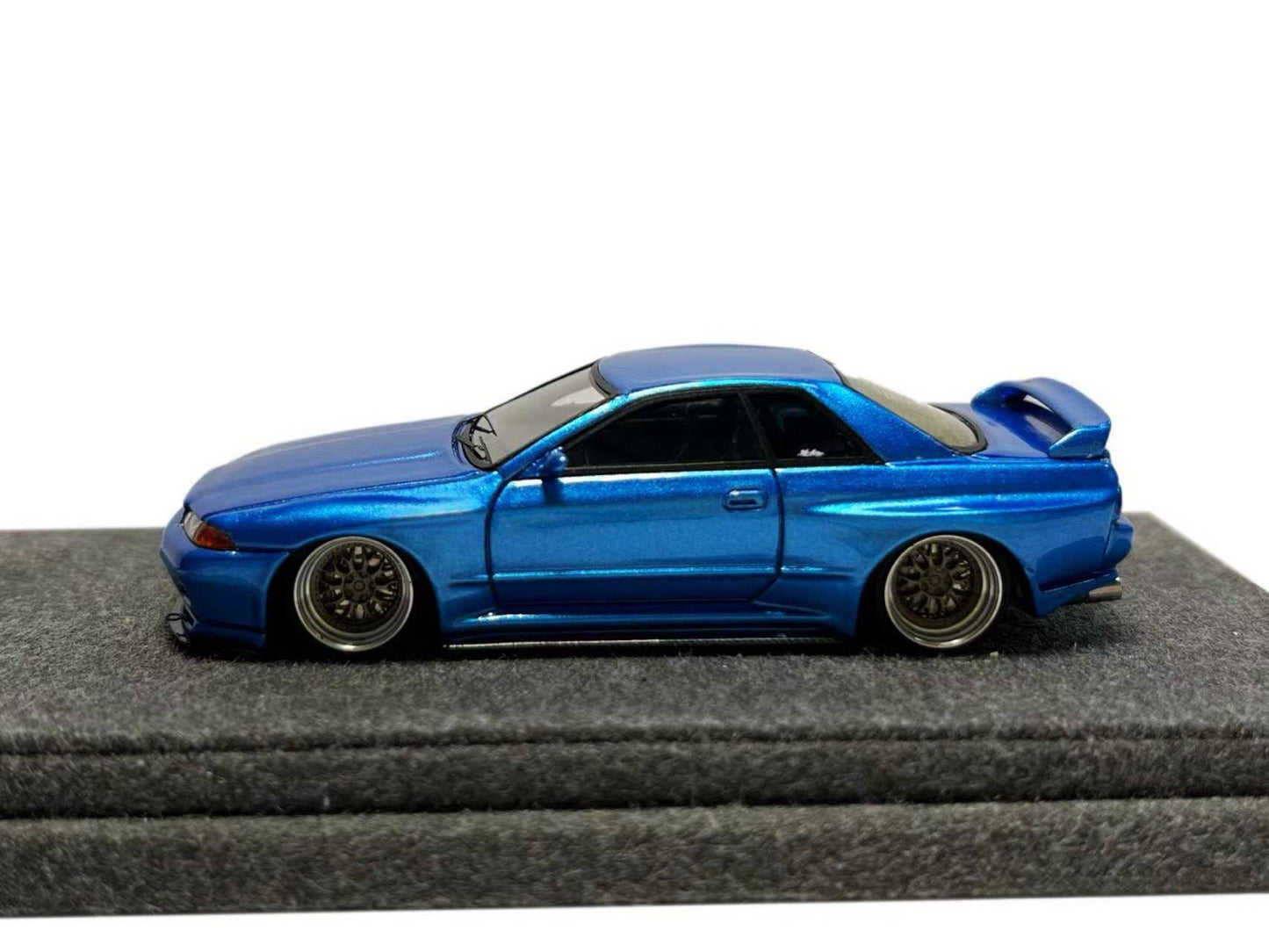 Guihu 1:64 R32 Widebody Resin Collectible Model Car, Limited Edition, with Flocking Base, 14+, for Adult Collection
