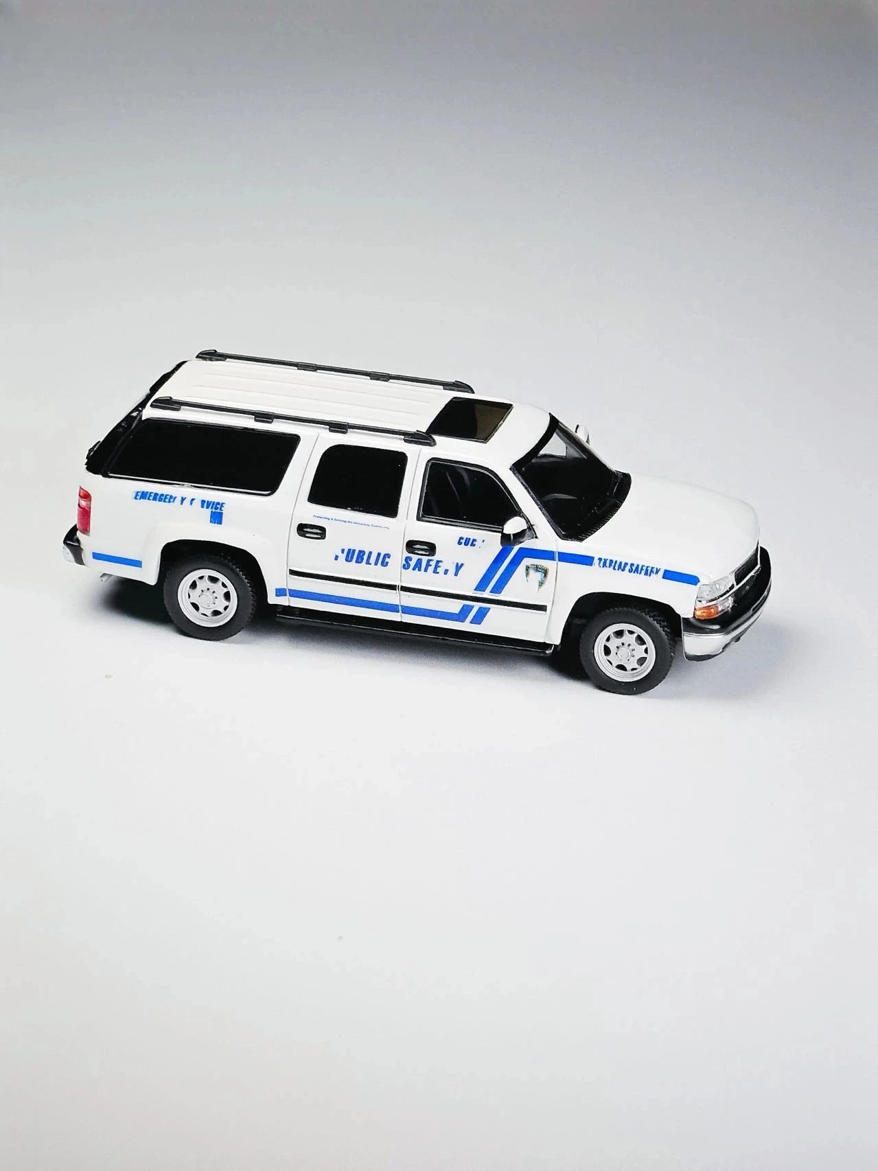 MK Miniatures 1/64 2003 Suburban Emergency Response Vehicle Diecast Model Car