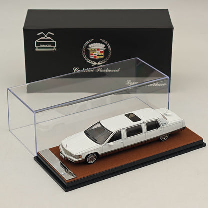 XiaoGuang 1/64 Fleetwood extended edition White Alloy Diecast Models Car Collection