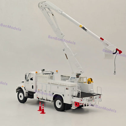 1:34 FIRST INTERNA TIONAL DURASTAR UTILTY BUCKET TRUCK White 10-3901 DIECAST
