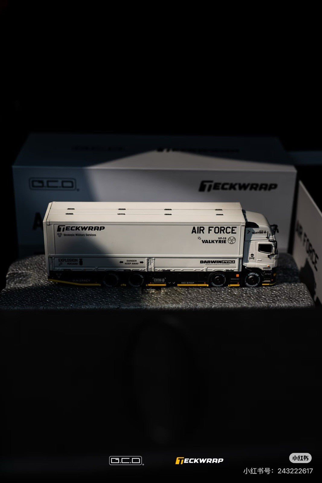 1/64 GCD Hino 700 Enclosed Transporter DarwinPro TeckWrap HEC 2026 Diecast Toys Car Model Gifts
