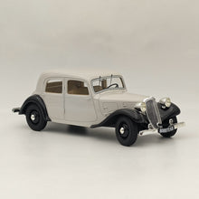 Modèle réduit de voiture de collection en résine Citroën Traction Avant 7CV 1935 à l'échelle 1/18 Gris 