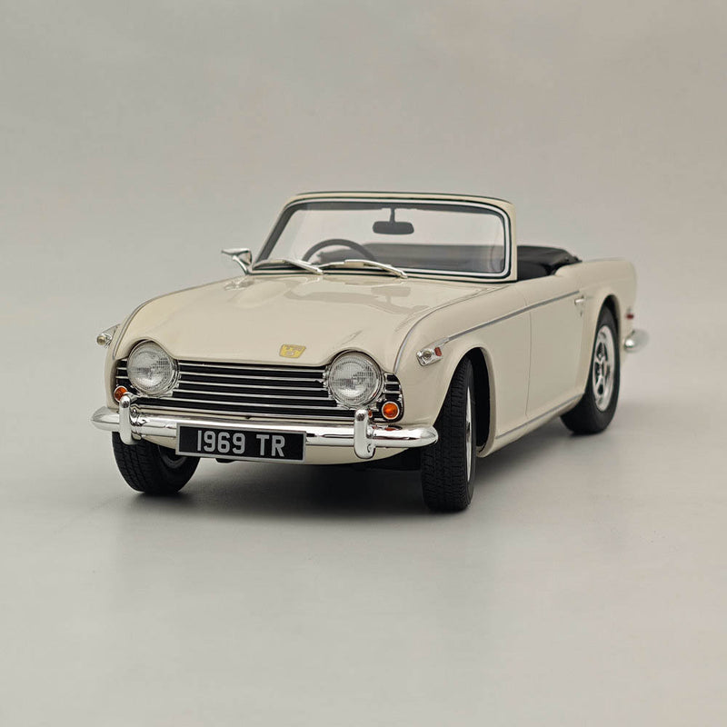 1:18 CULT Triumph TR5 p.i. white 1968 CML069-04 Resin Model Car Limited