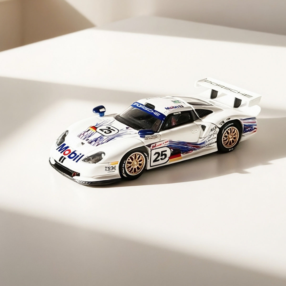 TSD 1:64 1997 911 GT1 LM Openable- hood Alloy Model- Collectible Gifts