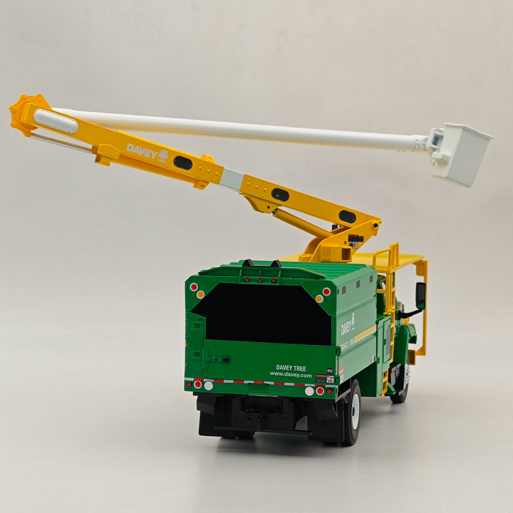 First Gear 1:34 C7500 Davey with Over Center Aerial Device Tree Trimming Truck Green 10-4025 Diecast Model Truck Collection