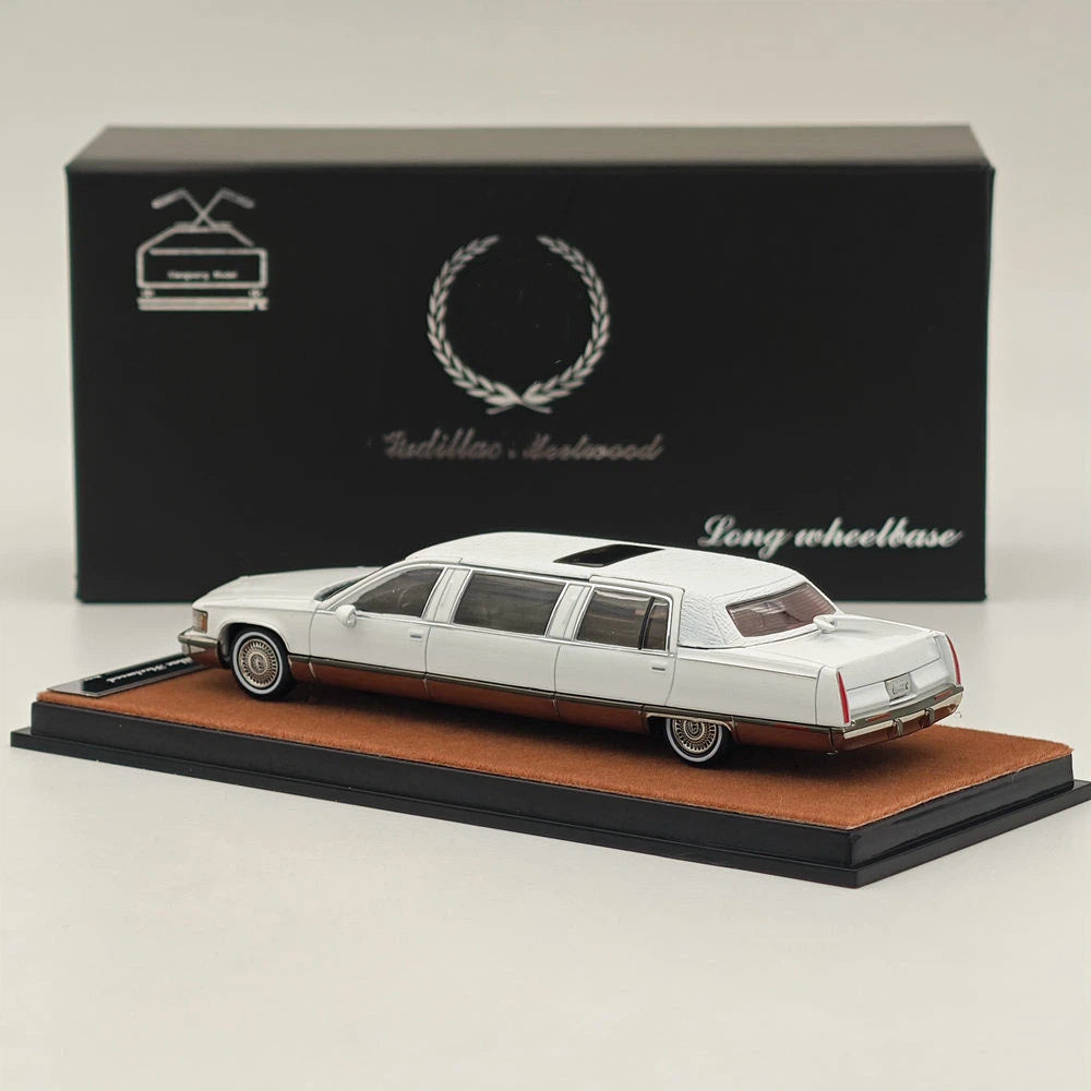 XiaoGuang 1/64 Fleetwood extended edition White Alloy Diecast Models Car Collection