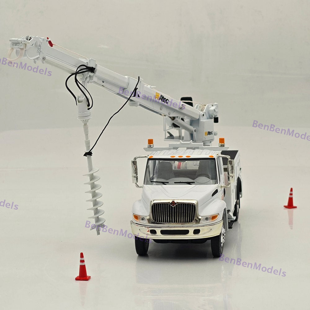 1/34 FIRST lnternational DuraStar Digger Derrick White DIECAST Model 10-4057