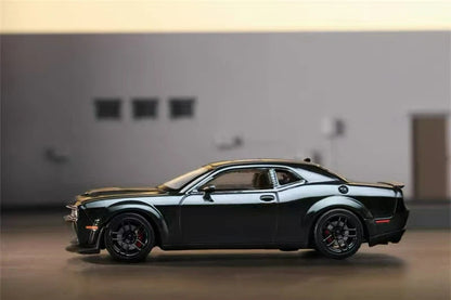 SH 1:64 Challengr SRT Hellcat Pitch Black Opening Hood Diecast Model Car Limited Collection