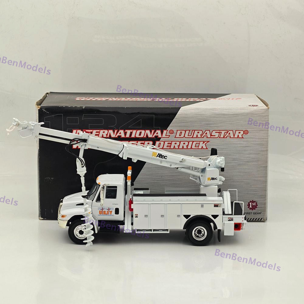 1/34 FIRST lnternational DuraStar Digger Derrick White DIECAST Model 10-4057