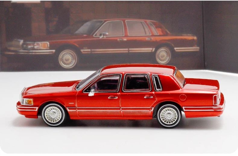 MK 1:64 Town Limousine Replica Alloy Toys Car Model Ideal for Collection Gift