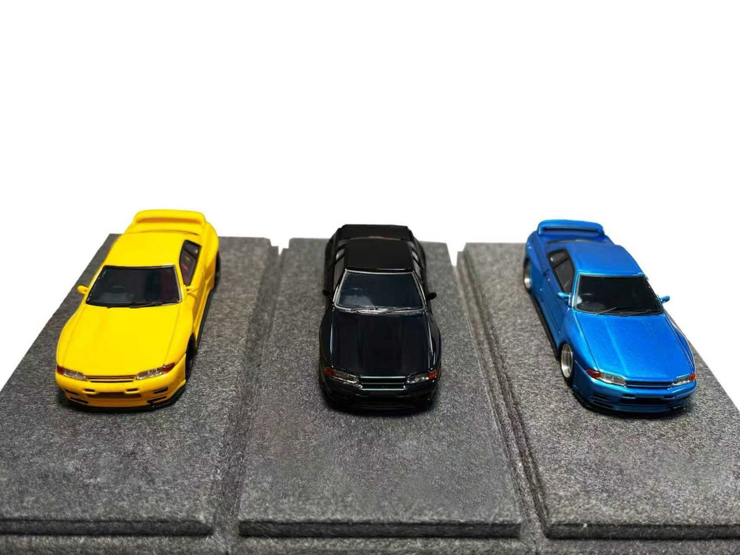 Guihu 1:64 R32 Widebody Resin Collectible Model Car, Limited Edition, with Flocking Base, 14+, for Adult Collection