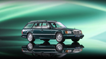 Voiture Mercedes-Benz S124 Wagon moulée sous pression à l'échelle 1:64, modèle réduit, collection, cadeaux, noir/vert 