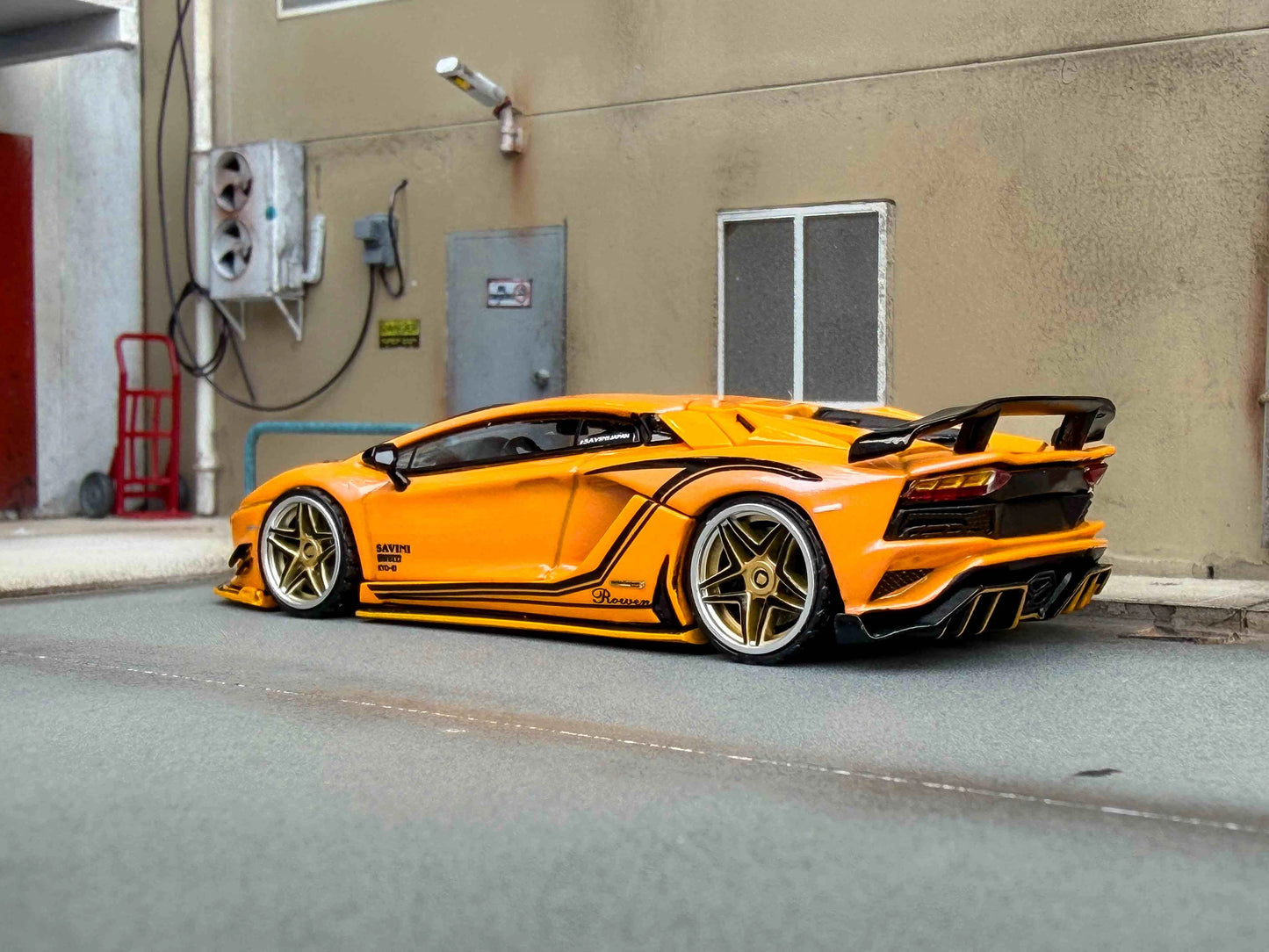 Rotating Wheel 1:64 Aventador S Rowen Supercar Yellow Diecast Alloy Collectible Model Car