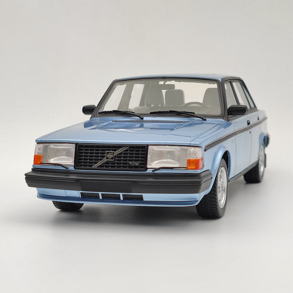 Modèle réduit de voiture en résine DNA Collectibles 1/18 Volvo 244 Turbo DNA000135, édition limitée, bleu, jouets, cadeau 