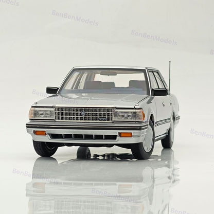 1/18 Toyota Crown Seventh Generation MS122 Silver / Blue Interior Diecast