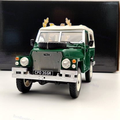 BOS Models 1:18 Land Rover Light weight Series III Hard Top Green 1973 BOS355