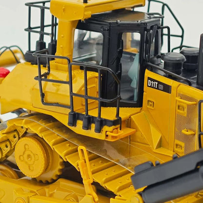 1:50 Diecast Masters 85567 D11T CD Carrydozer w/ Operator Model Diecast Model