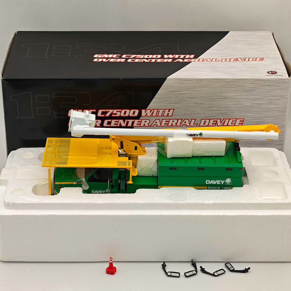 First Gear 1:34 C7500 Davey with Over Center Aerial Device Tree Trimming Truck Green 10-4025 Diecast Model Truck Collection