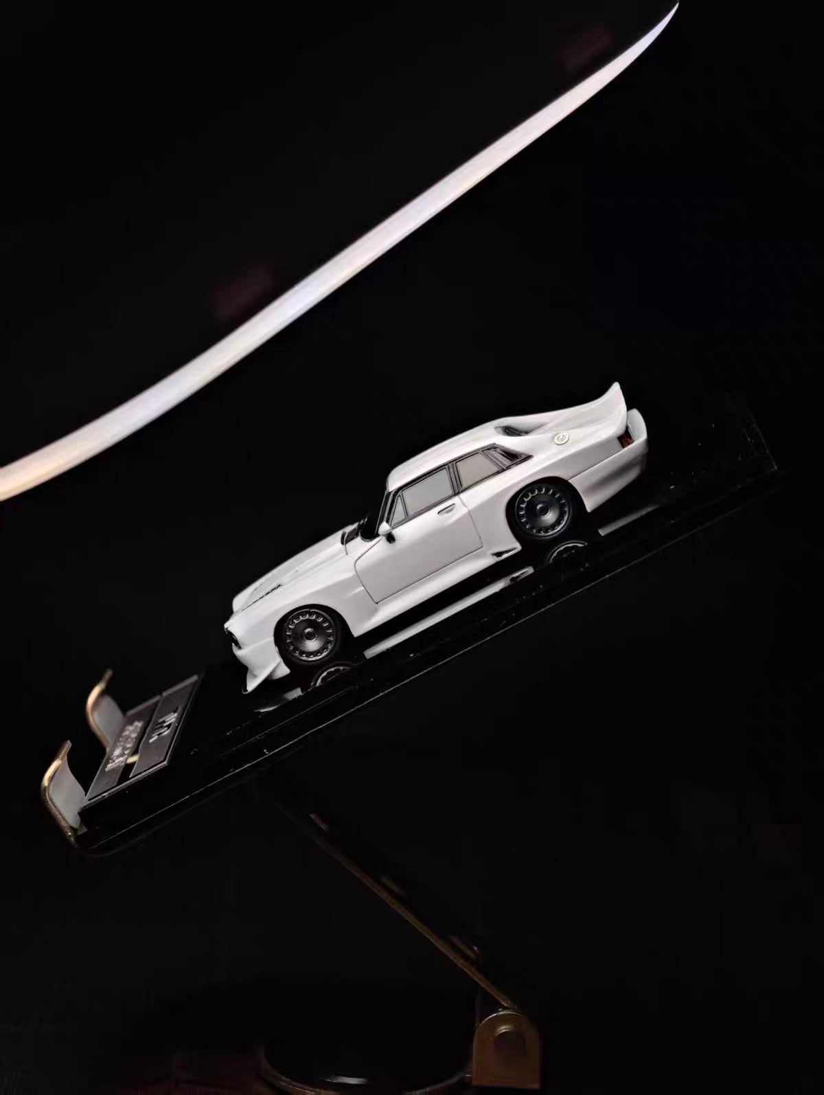 Liberty 64 1:64 TWR-SUPERCAT Restomod Retro Replica Modified Car Diecast Models Car Collection