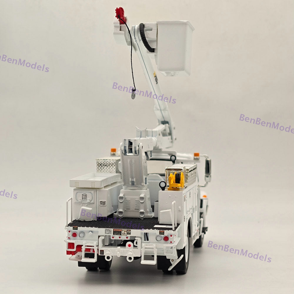 1:34 FIRST INTERNA TIONAL DURASTAR UTILTY BUCKET TRUCK White 10-3901 DIECAST