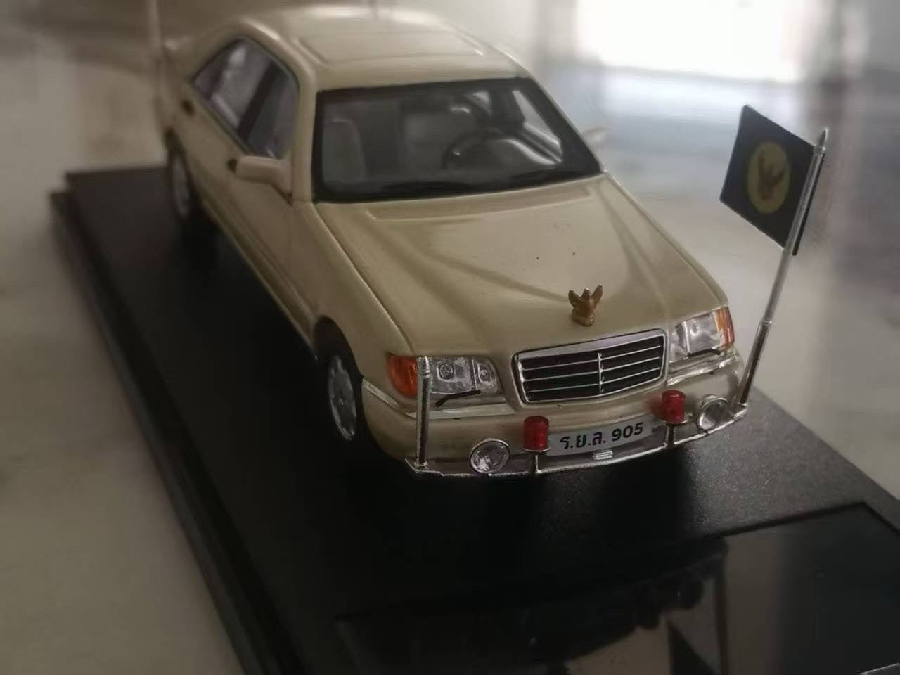 Rare W140 Thai Royal 1:43 Resin Car Model - Garuda Emblem Collectible