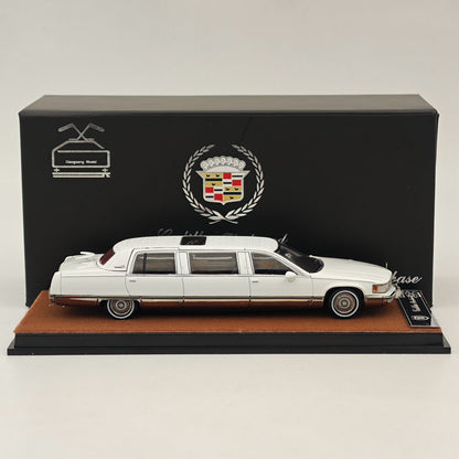 XiaoGuang 1/64 Fleetwood extended edition White Alloy Diecast Models Car Collection