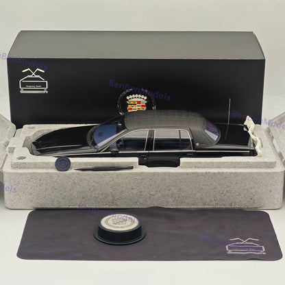 1:18 GM Cadillac 1993 Fleetwood Sedan Black / Blue Interio Diecast Model Edition