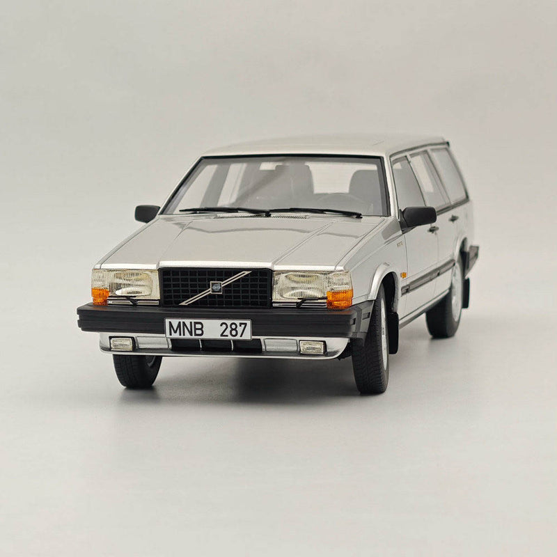 1:18 CULT Volvo 740 Turbo Estate silver metallic CML088-2 Resin Model Car