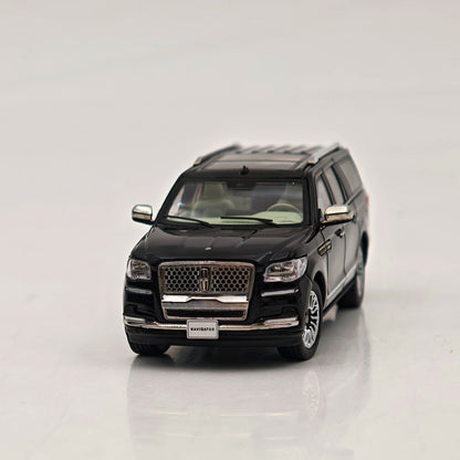 1:64 Navigator L SUV Model, Retractable Step Suspension Steering White/Black WTX