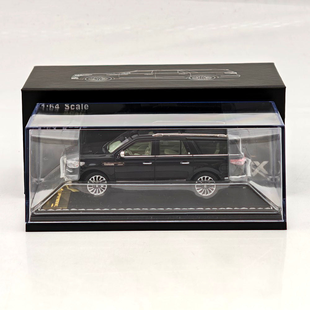 1:64 Navigator L SUV Model, Retractable Step Suspension Steering White/Black WTX