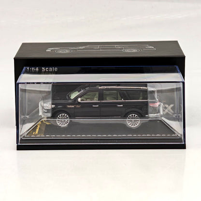 1:64 Navigator L SUV Model, Retractable Step Suspension Steering White/Black WTX